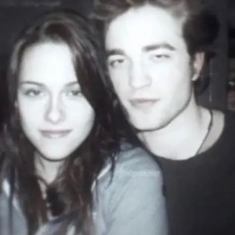 Bella Y Edward, Bella And Edward, Vampire Twilight, Twilight Cast, Twilight Edward, Twilight Photos, Edward Bella, Peter Steele, Twilight Film