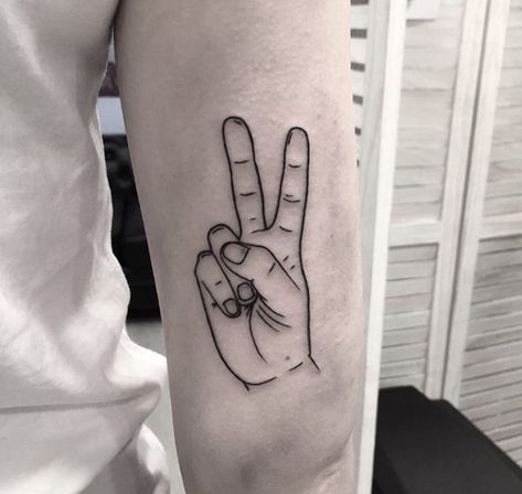 Peace Sign Tattoos, Men Tattoo, Forarm Tattoos, Hands Art, Tattoo Hand, Hand Art, Peace Sign, Cute Tattoos, Hand Tattoos