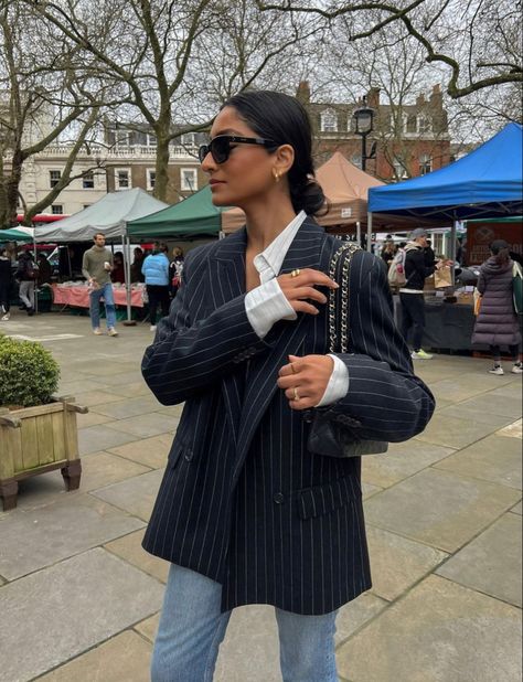 Pinstripe Blazer Outfit, Blue Blazer Outfits For Women, Striped Blazer Outfit, Navy Blue Blazer Outfit, Navy Blazer Outfits, Blue Blazer Outfit, Uggs Tasman, Amsterdam Outfit, Uggs Outfits