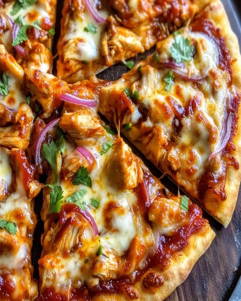 This BBQ Chicken Pizza recipe is loaded with chicken, barbecue sauce, jalapeños, and cheese. Easy to make and perfect for pizza lovers! Homemade Pizza Bbq Chicken, Barbq Chicken Pizza, California Pizza Kitchen Recipes, Elote Pizza, Homemade Chicken Pizza, Chicken Barbecue Sauce, Pizza Chicken Bake, Pizza Recipe Easy, Bbq Chicken Pizza Recipe