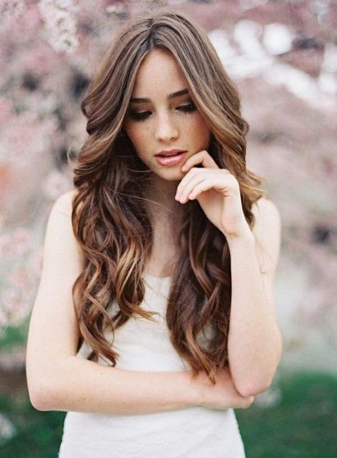 So when i split my hair down the middle why can't it look like this? Soft Curls, Brown Hair, Long Hair, A Woman, White Dress, Hairstyles, Weddings, Hair, White