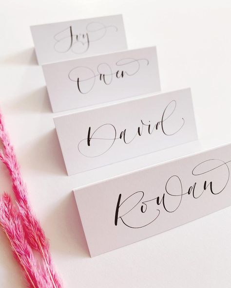 Place Card Calligraphy, Calligraphy Place Cards, Fun Fonts, Christmas Calligraphy, How To Write Calligraphy, Wedding Crafts, Wedding Place, Wedding Place Cards, Place Card