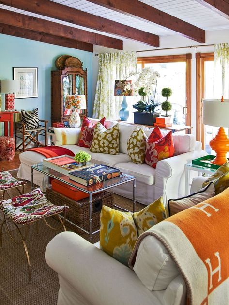 50 Incredible Living Rooms to Inspire Your 2018 Home Makeover Bohemian Style Living Room, Bohemian Apartment, Room Bohemian, Furnitur Ruang Keluarga, Eclectic Living, Decor Eclectic, Deco Studio, Bohemian Modern, Eclectic Living Room