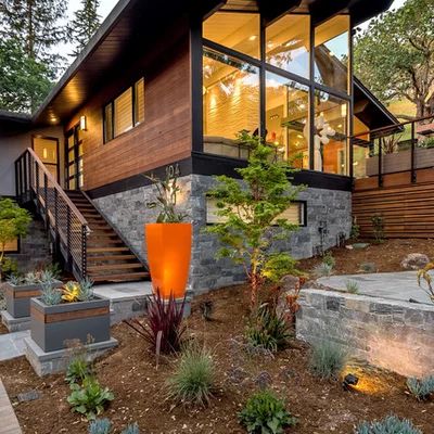 Mid Century Modern House Exterior, Deck House, Mid Century Remodel, Mid Century Modern Exterior, Mid Century Exterior, Exterior Home Design, Exterior House Remodel, Modern Mountain Home, Modern Properties