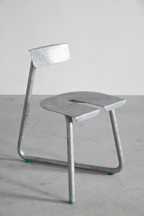 The Sort-of One-Legged, Sort-of Nesting SPC Chair Aluminium Furniture Design, Sheet Metal Chair, Steel Stool, Chaise Metal, Metal Chair, Brass Door Handles, Interiors Magazine, Steel Chair, Green Chair