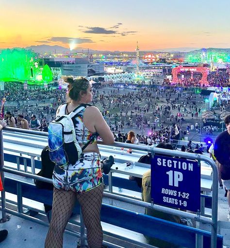 Take us back to EDC Las Vegas 🌈😩 As we head into fall, iEDM’s got you for EDCO and beyond with our cozy outerwear sets 🧸 📸: @xodoloxo #edclv #festivalfashion #edcorlando #festivalseason Edc Orlando, Edc Las Vegas, Rave Outfits, Festival Outfit, Festival Fashion, Festival Season, Las Vegas, This Is Us, The Incredibles