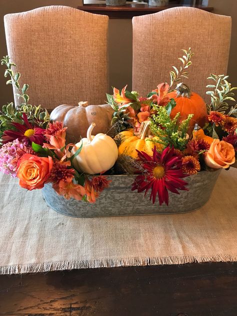 Fall baking accessories serving trays wooden house Copper kitchen Natural Pumpkin Decorating, Fall Flower Arrangements For Home, Autumn Centerpieces For Table, Autumn Centerpieces, Thanksgiving Floral Arrangements, Natural Fall Decor, Fall Candle Decor, Farmhouse Thanksgiving, Christmas Dining Table Decor