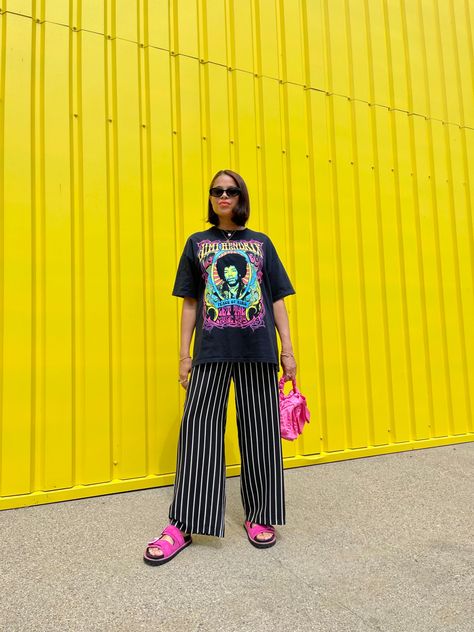 Summer 2024 Outfit Inspiration, Summer Eclectic Outfits, Dopamine Summer Outfits, Oversized Retro Shirt With Graphic Print, Dopamine Dressing Summer, Maximalist Summer Outfits, Dopamine Dressing Outfit Summer, Funky Oversized Tshirt, Band T Shirt Outfit