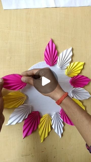 Homemade Diwali Decoration Ideas, Paper Rangoli Ideas, Diwali Decorations At Home With Paper, Big Flower Craft, Origami Diwali Decoration, Paper Rangoli Design, Diy Big Flowers Paper Decoration, Paper Decorations Diy Wall, Paper Rangoli Craft