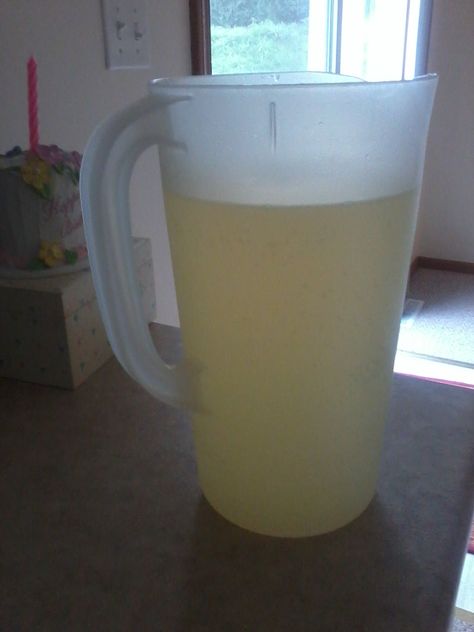 Homemade Soda Expert: Recipe 14: Homemade Mountain Dew / Sun Drop Clone caffeine free Homemade Soda Syrup, Sodastream Syrup, Soda Stream Recipes, Soda Alternatives, Diy Mountain, Soda Syrup, Syrup Recipes, Diet Mountain Dew, Homemade Soda