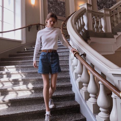 Aesthetic outfit and beautiful stairs Woman Walking Down Stairs In Dress, Woman Walking Down Stairs, Girl Walking Reference, Walking Down Stairs Reference, Person Walking Up Stairs, Outfit For Walking, Walking Stairs, Walking Down Stairs, How To Draw Stairs