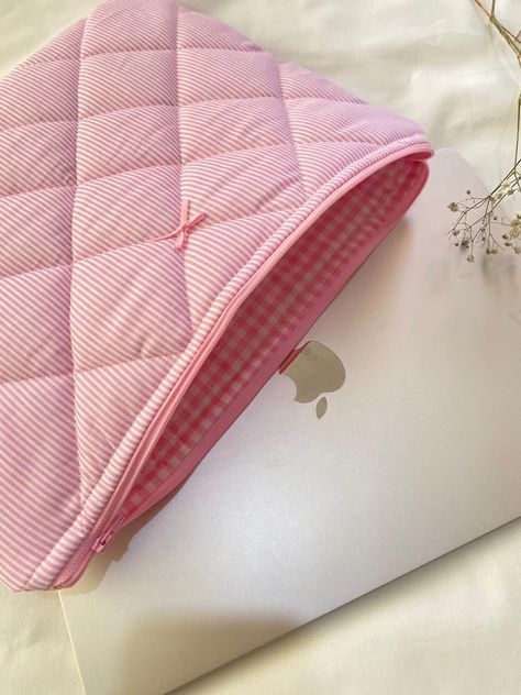 Pink Lined Laptop Bag Laptop Bag Pink Floral Laptop Bag Laptop Sleeve Laptop Pouch 13, MacBook Bag 14 Cute Laptop Bag - Etsy Laptop Case Aesthetic, School Ipad, Clutch Sewing, Cute Laptop Bags, Pink Macbook, Macbook Bag, Macbook Accessories, Cute Laptop, Laptop Pouch