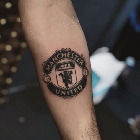 Man United Tattoo, Manchester United Tattoo Ideas, Manchester United Tattoo, Man Utd Tattoo, Manchester United Wallpapers Iphone, Dollars Money Wallpaper, Venom Tattoo, Men's Tattoo, Dollars Money