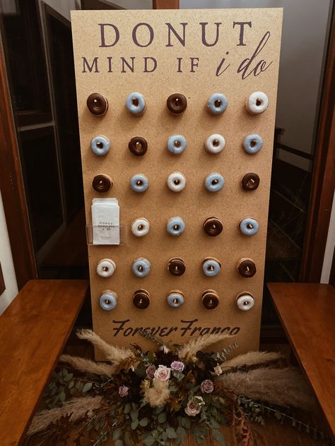 Doughnut Wall Wedding Diy, Donut Peg Board Wedding, Table Top Donut Wall, Doughnut Board Diy, Donut Wall Ideas, Black Donut Wall, Donut Pegboard Diy, Diy Donut Wall Wedding, Diy Donut Wall Stand