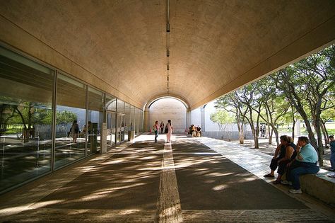 Luis Kahn, Louis Khan, Kimbell Art Museum, Los Angeles Parks, Timber Architecture, Louis Kahn, Brick Architecture, Amazing Buildings, Hive Mind