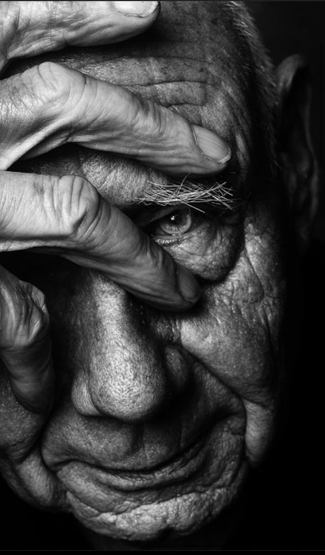 Old People Photography Portraits Black And White, Realistic Drawings Tattoo, Black And White Portrait Photography Men, Old Man Pictures, Black And White Photography Portraits, Old Man Portrait, Person Photography, Art Photography Portrait, Portrait Photography Men