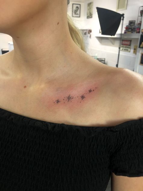 #Ideas #Inspo #Inspiration #Motivation #CreativeIdeas #HomeTrends #Trends Star Clavicle Tattoo, Under Clavicle Tattoo, Aesthetic Collar Bone Tattoo, Collar Bone Star Tattoos For Women, Sparkles On Collarbone Tattoo, Sparkle Tattoo Collar Bone, Collarbone Sparkle Tattoo, Sparkle Tattoo Chest, Stars Collar Bone Tattoo