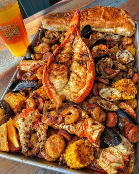 Shareable Food, Crab Dips, Crab Appetizers, Crab Dinner, Crab Dip Recipe, Crab Appetizer, Crab Meat Recipes, Seafood Boil Recipes, Blue Crabs