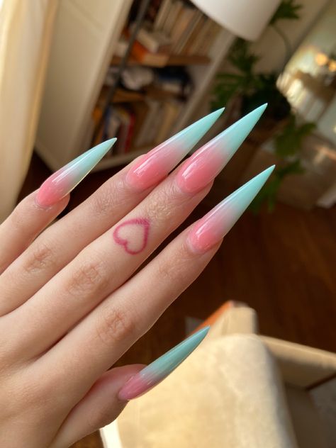 Ombre Long Acrylic Nails, Acrylic Nails Stiletto, Stilleto Nails Designs, Pointy Nails, Nails Stiletto, Punk Nails, Soft Nails, Almond Shape, Bling Acrylic Nails