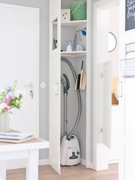 Clever Ideas For Every Odd Corner and Space in Your Home - MarilenStyles.com Hallway Organization, Corner Closet, Corner Wardrobe, Built In Cupboards, Corner Storage, Hallway Storage, Kitchen Corner, Small Hallways, Storage Closet Organization