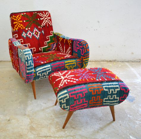 Scandinavian Bar Stool, Rock The Kasbah, Zen House, Card Inspo, Chair Ideas, Funky Furniture, Vintage Kilim, Bar Stools, Rug