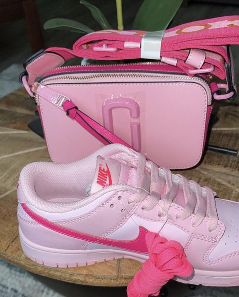 Cortez ♛ on Twitter: "Shop Barbie Pink Duo 😍💕 https://t.co/D4s5bZlR3J" / Twitter Zapatillas Nike Basketball, Marc Jacobs Snapshot Bag, Pink Nike Shoes, Nike Shoes Girls, Jordan Shoes Girls, Pretty Shoes Sneakers, Handbag Essentials, Girly Bags, Cute Nike Shoes