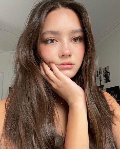 Mabel Chee Makeup, Mabel Chee Hair, Lily Chee Makeup, Tan Skin With Brown Hair, Mable Chee, Lily Chee Hair, Mabel Chee Instagram, Mabel Chee, Soft Makeup Looks