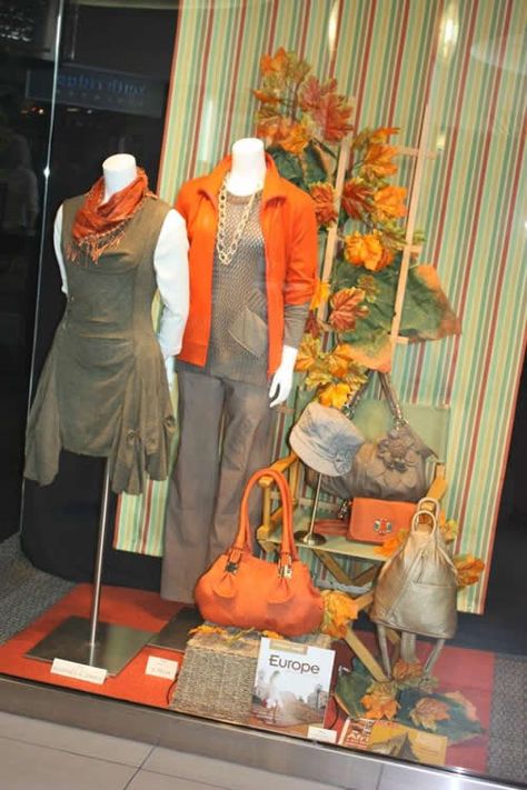 Autumn Shop Window Display, Autumn Window Display Retail, Fall Store Window Displays, Fall Store Displays, Halloween Store Display, Charity Shop Display Ideas, Autumn Window Display, Boutique Store Displays, Autumn Window