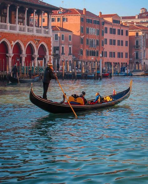 Venice Boat, Venice Painting, Paper City, School Trip, Italian Summer, Beautiful Doors, Venice Italy, Adventure Awaits, Travel Dreams