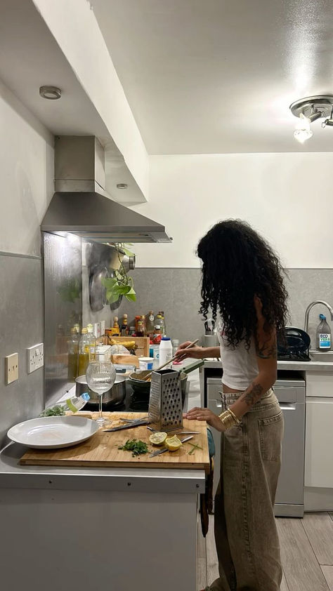 Vision Board Photos Entrepreneur, Black Women Hobbies Aesthetic, Hobbies Aesthetic Cooking, Cooking Aesthetic Girl Black, Black Women Cooking Aesthetic, Cooking Aesthetic Black Women, Woman Cooking Aesthetic, Cooking Aesthetic, Faceless Instagram