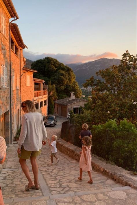 European Summer Aesthetic, Family Summer Vacation, Europe Aesthetic, Dream Live, Dream Family, Life Vision Board, Italy Aesthetic, Europe Vacation, Kids Adventure