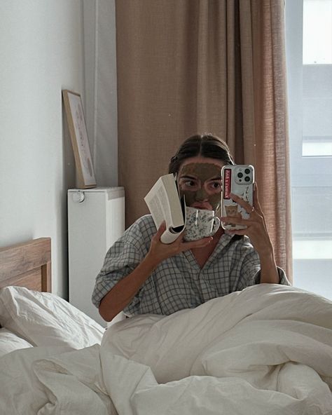 Self care routine with @crumb.ukraine 🐣 #aesthetic #morning Morning Routine Photoshoot, Daily Aesthetic Routine, Morning Commute Aesthetic, Enfp Morning Routine, 8:30 Am Morning Routine, Morning Girl Aesthetic, Morning Astethic, Self Care Sunday Aesthetic, Productive Morning Routine Aesthetic