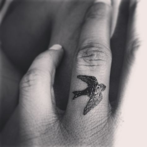 Sparrow tattoo on ring finger. Sparrow Finger Tattoo, Bird Finger Tattoo, Marriage Ring Tattoos, Tattoo On Ring Finger, Finger Tattoos Fade, Heart Tattoo On Finger, Finger Tattoos For Couples, 2023 Tattoo, Bolt Tattoo