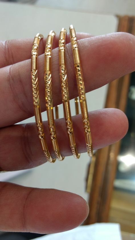 Plain Bangles Gold Indian, Plain Gold Bangles, Solid Gold Bangle, Gold Bracelet Simple, Gold Bangles For Women, Black Beads Mangalsutra Design, Gold Bangle Set, Beautiful Gold Necklaces, Gold Necklace Indian Bridal Jewelry