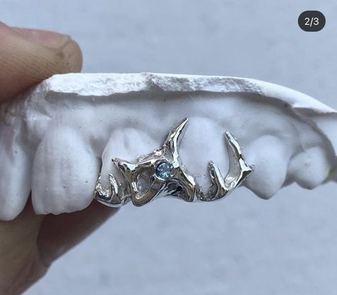 Cool Grills, Niya Core, Grills Aesthetic, Female Grills, Mouth Grills, Silver Grillz, Grillz Teeth, Street Style Jewelry, Tooth Gems