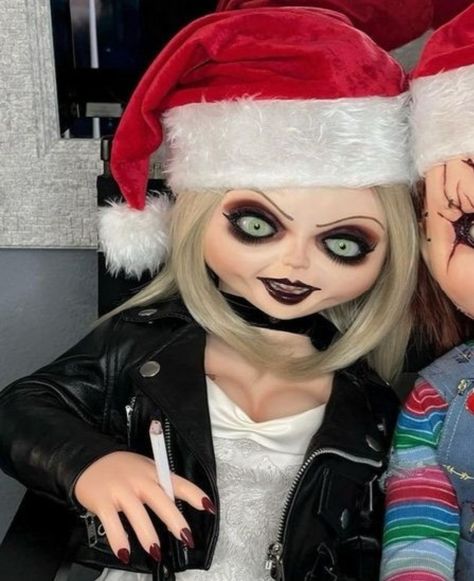 chucky,tiffany,match pfp,couple pfp,horror movie's icon couple pfp Matching Pfp Couple Christmas, Scary Chucky, Chucky Pfp, Tiffany Bride Of Chucky, Christmas Profile Pictures, Tiffany Bride, Good Guy Doll, Halloween Pfp, Funny Christmas Pictures