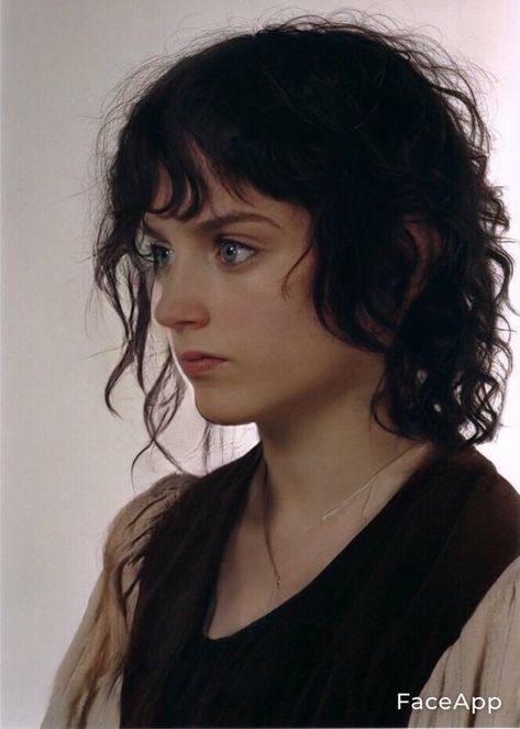 Female Frodo Baggins, Frodo Hair, Hobbit Hairstyles Women, Hobbit Haircut, Frodo Cosplay, Hobbit Makeup, Lotr Pfp, Hobbit Hair, Hobbit Core