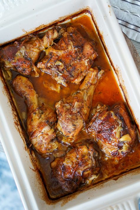 Southern Baked Chicken Chicken Quarter Dinner Ideas, Southern Dishes Dinners, Chicken Soul Food Recipes, Country Dinners Comfort Foods, Traditional Southern Recipes, Soul Food Baked Chicken, Soul Food Chicken, Fried Chicken Sides, Southern Soul Food Recipes