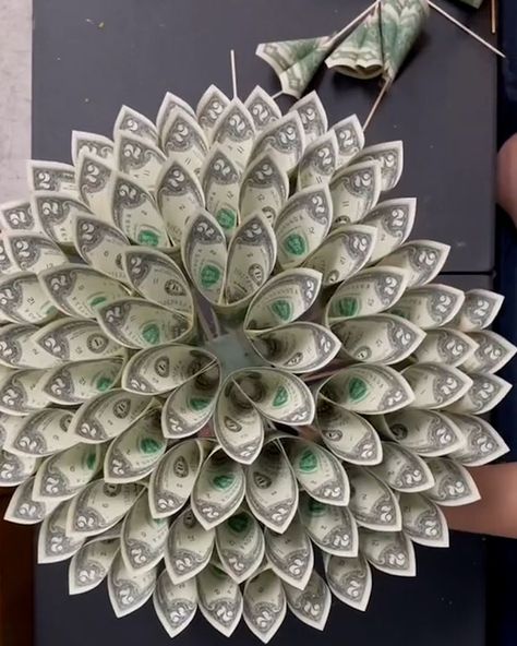 Money Flowers, White Ink Tattoo, Money Bouquet, Creative Money Gifts, Shelves Diy, Money Origami, Figure Photography, Money Trees, Home Decor Projects