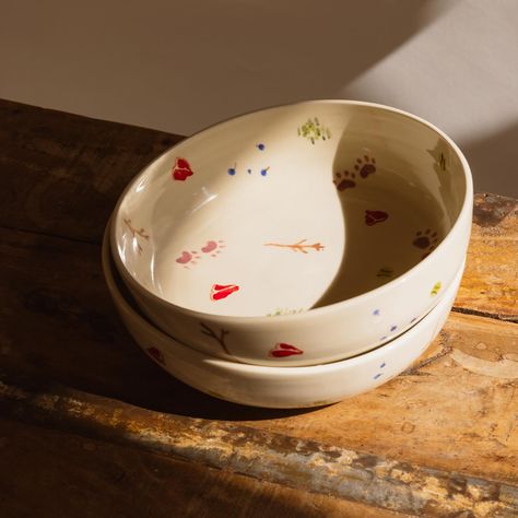 Pretty bowls, dog bowls, ceramic bowls, pottery, kitchenware, dog, feed raw, maev Dog Bowl Painting Ideas, Paint Pottery Dog Bowl, Dog Bowls Ceramic, Ceramic Painting Dog Bowl, Dog Ceramic Bowl, Dog Bowls Ceramic Handmade, Ceramic Pet Bowls Dogs, Ceramic Dog Bowl, Cat Food Bowl