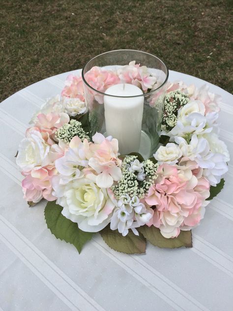 Pink Floral Center Piece, Light Pink And White Flower Centerpieces, Main Centerpiece Quince, Blush Pink And Grey Wedding Centerpieces, Pink And Gold Table Centerpieces, Pink And Pearl Centerpieces, Floral Pink Birthday Party, Cute Pink Centerpieces, Pink White Centerpiece Flowers