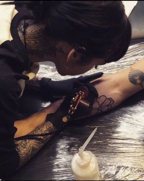 Hannah Pixie Snowdon, Hannah Snowdon, Hannah Pixie, Job Inspiration, Tattoo Photography, Vision Board Pictures, Female Tattoo Artists, Geometric Design Art, Life Vision Board