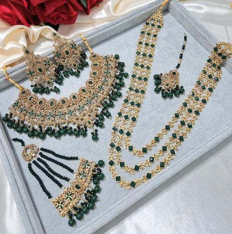 T I S H A Gold Plated Emerald Green Bridal Set Includes Necklace, Malla, Earrings, Tikka and Jhumer This Set can be customised in any colour Perfect for parties and weddings and for the mehndi bride Emerald Green Bridal Jewelry, Bridal Jewellery Set Weddings, Mendhi Jewellery, Green Bridal Jewellery Set, Green Jewellery Set, Mehndi Engagement, Mehndi Jewellery, Pearl Wedding Jewelry Sets, Mehndi Bride