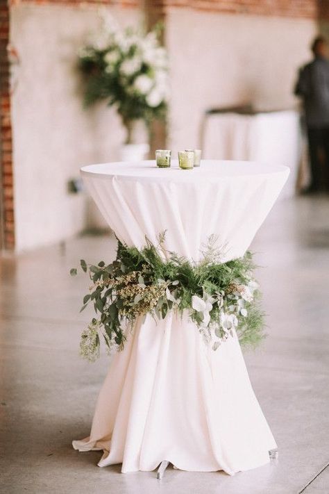 Green wedding reception decor cocktail tables you would want to copy! Click here for more inspiration for your summer wedding. #weddingreceptionideas #summerweddingideas #greenweddingideas Wedding Cocktail Tables, Cocktail Table Decor, Wedding Cocktails, Decoration Wedding, Wedding Table Centerpieces, White Table, Wedding Deco, Greenery Wedding, Cocktail Tables