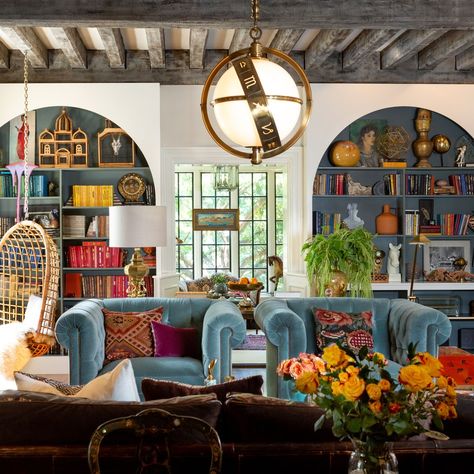 Paint Trends, Tudor Revival, Popular Interior Design, Small Living Room Design, Lily Aldridge, Garden Route, Style Deco, Living Room Remodel, Vintage Interiors