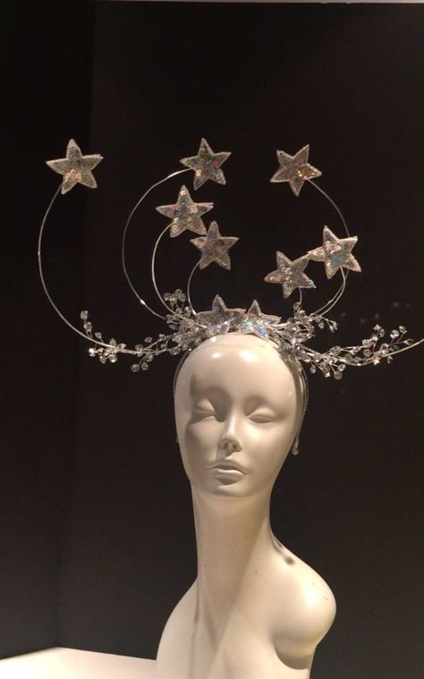 Star Headpiece Diner en blanc Silver headdress | Etsy Masquarade Mask, Dyi Wall Art, Star Headpiece, Headdress Art, Junk Kouture, Cosplay Crown, Star Costume, Headpiece Diy, Silver Head Piece