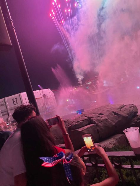 #july4th #fireworks couples goals Bedroom Aesthetic, Couple Aesthetic, Cozy Bedroom, Comfortable Outfits, Traditional Outfits, Couple Goals, Bedroom, Concert