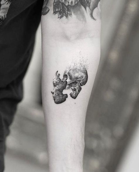 Small Skull Tattoo, Tattoos Masculinas, Brain Tattoo, Realism Tattoos, Surreal Tattoo, Small Forearm Tattoos, Tattoo Ideas For Men, Geniale Tattoos, Mask Tattoo