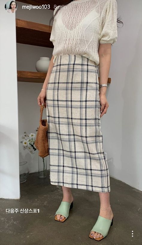 Korean Moda mejiwoo What Is Fashion Designing, Outfits Skirt, Fashion Blouses, What Is Fashion, Skirt Maxi, Plaid Skirt, Summer Skirts, Wool Skirts, Plaid Skirts