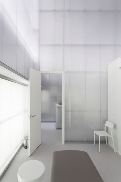 Translucent Facade, Physical Therapy Clinic, Translucent Wall, Therapy Clinic, Outdoor Toilet, Polycarbonate Panels, Hotel Interiors, Lighting Design Interior, Minimalist Interior Design